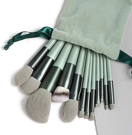 13-Piece Professional Makeup Brush Set with Funnel Bag – Premium Face & Eye Brushes for Foundation, Blending, Contouring, Eyeshadow – Travel-Friendly Cosmetic Tool Kit for Women & Girls