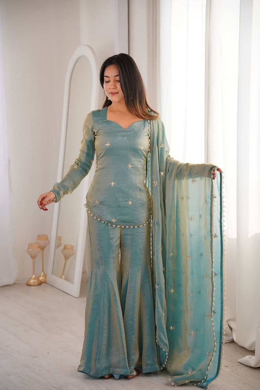 TOP FABRIC: 👗 HEAVY FRENDY SILK WITH LACE  TOP INNER: PURE HEAVY MICRO COTTON   TOP LENGTH: 30-31 INCHES APPROX.