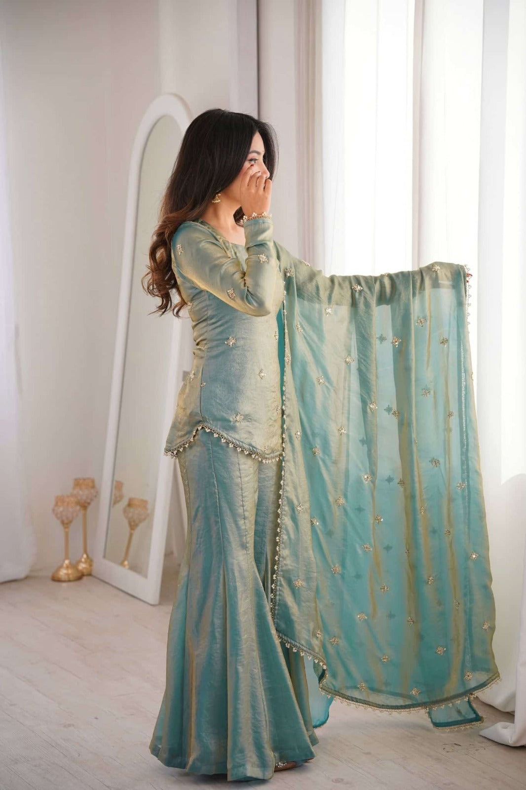 TOP FABRIC: 👗 HEAVY FRENDY SILK WITH LACE  TOP INNER: PURE HEAVY MICRO COTTON   TOP LENGTH: 30-31 INCHES APPROX.