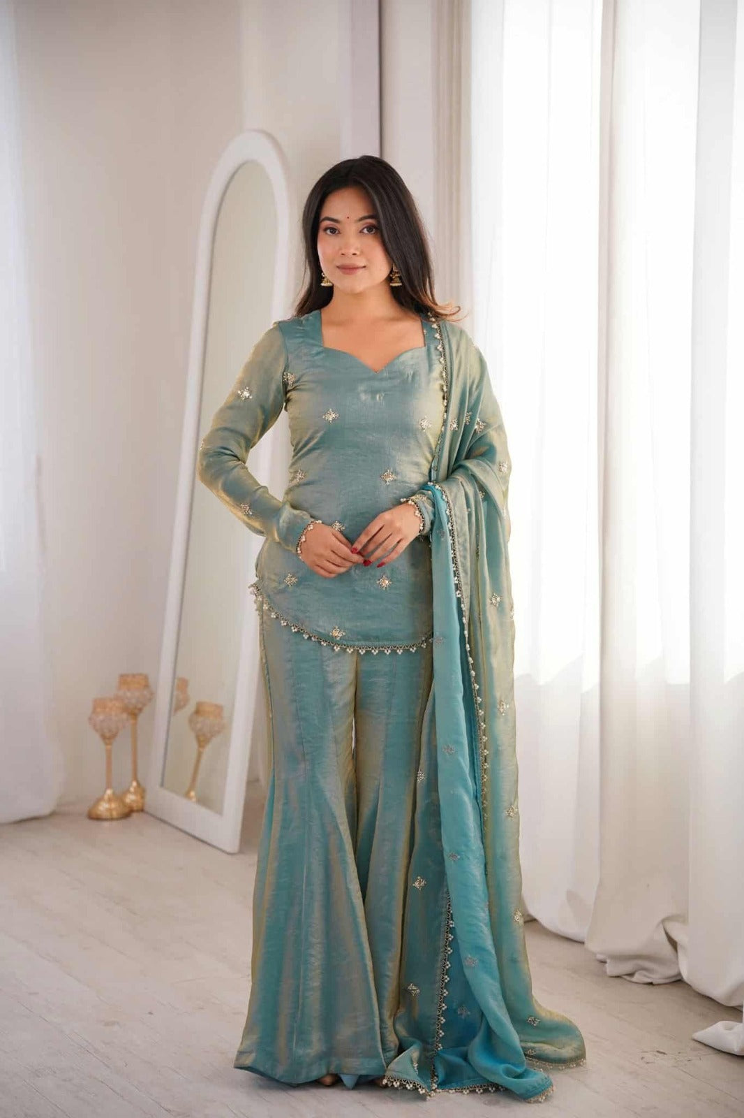 TOP FABRIC: 👗 HEAVY FRENDY SILK WITH LACE  TOP INNER: PURE HEAVY MICRO COTTON   TOP LENGTH: 30-31 INCHES APPROX.