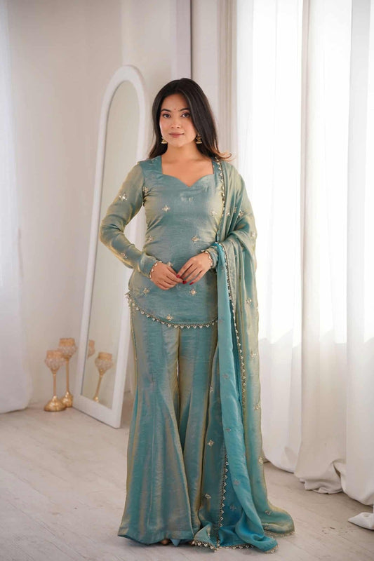 TOP FABRIC: 👗 HEAVY FRENDY SILK WITH LACE  TOP INNER: PURE HEAVY MICRO COTTON   TOP LENGTH: 30-31 INCHES APPROX.
