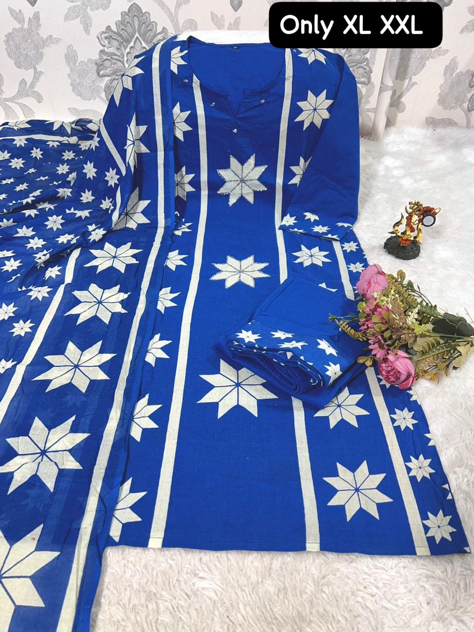 Presenting Beautiful Heavy quality cotton Fabric  designer festive wear straight style kurti with pattern pant*