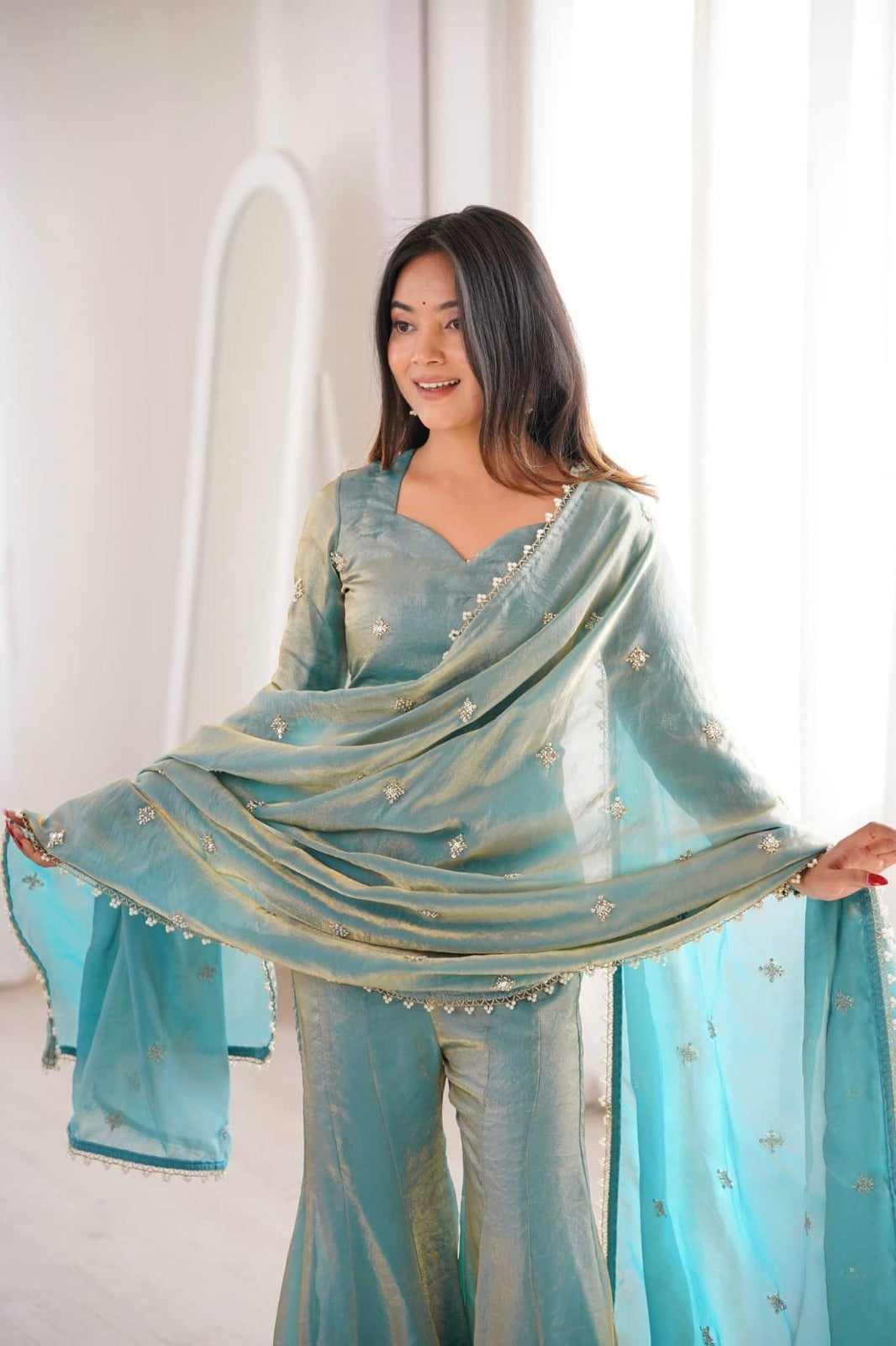 TOP FABRIC: 👗 HEAVY FRENDY SILK WITH LACE  TOP INNER: PURE HEAVY MICRO COTTON   TOP LENGTH: 30-31 INCHES APPROX.